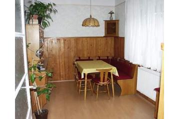 Hungrie Privát Miskolc, Extérieur